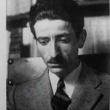 La storia del "professore partigiano" di Terlizzi, Gioacchino Gesmundo. Medaglia d�oro al valor militare, Gesmundo fu uno dei primi organizzatori e promotori della Resistenza, nonch� figura di riferimento nel panorama intellettuale antifascista